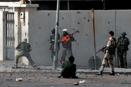 picture taken by afp photographer aris messinis wich won the aman prize for best picture of the year