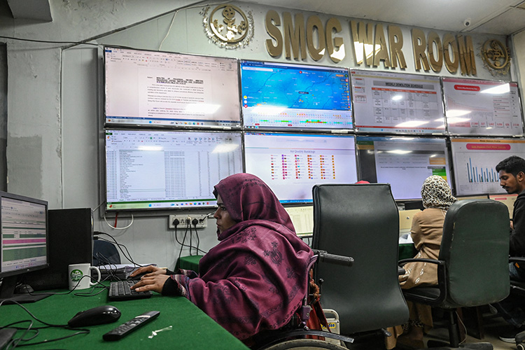Environment Protection Department (EPD) officials work at a Smog War Room, monitoring the air quality index in Lahore, one of the world's most polluted cities, on 17 February 2025. © Arif Ali / AFP
