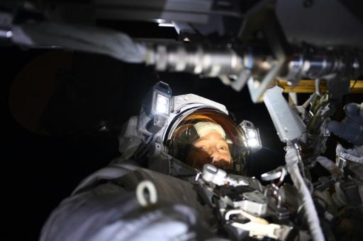 Photographie prise le 25 août montrant l'astronaute française Sophie Adenot en dehors de la Station spatiale internationale (ISS) et publiée par l'Agence spatiale européenne (ESA) — Handout / AFP