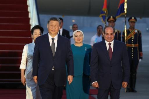 صورة مؤرخة في 1 أيلول/سبتمبر 2026 للرئيس الصيني شي جينبينغ مع الرئيس المصري عبدالفتاح السيسي لدى وصوله إلى مطار القاهرة — محمد عبدالغني