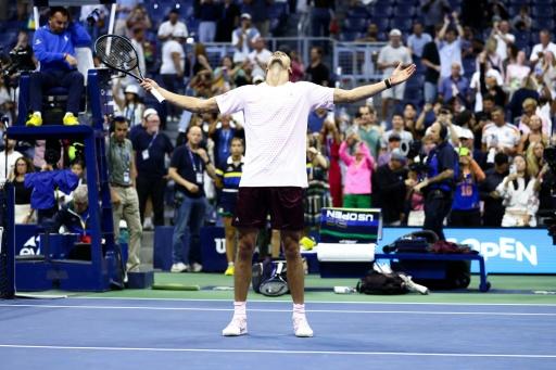 Germany's Alexander Zverev celebrates after defeating Italy's Lorenzo Sonego in the US Open first round — CHARLY TRIBALLEAU / AFP