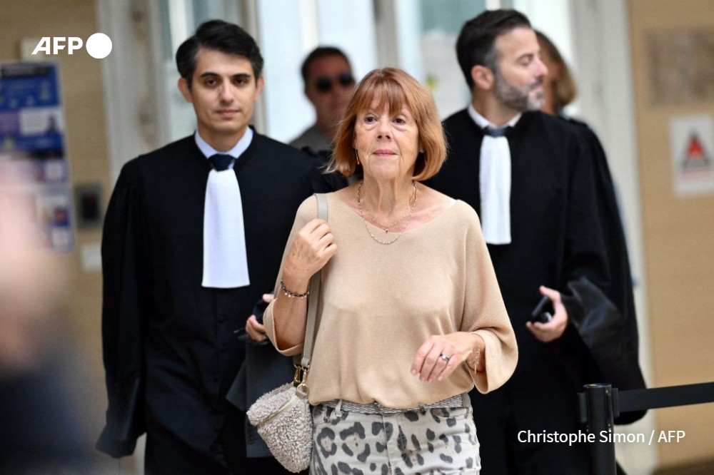 Gisele Pelicot (C) arrives to attend a session of the trial of her former partner Dominique Pelicot