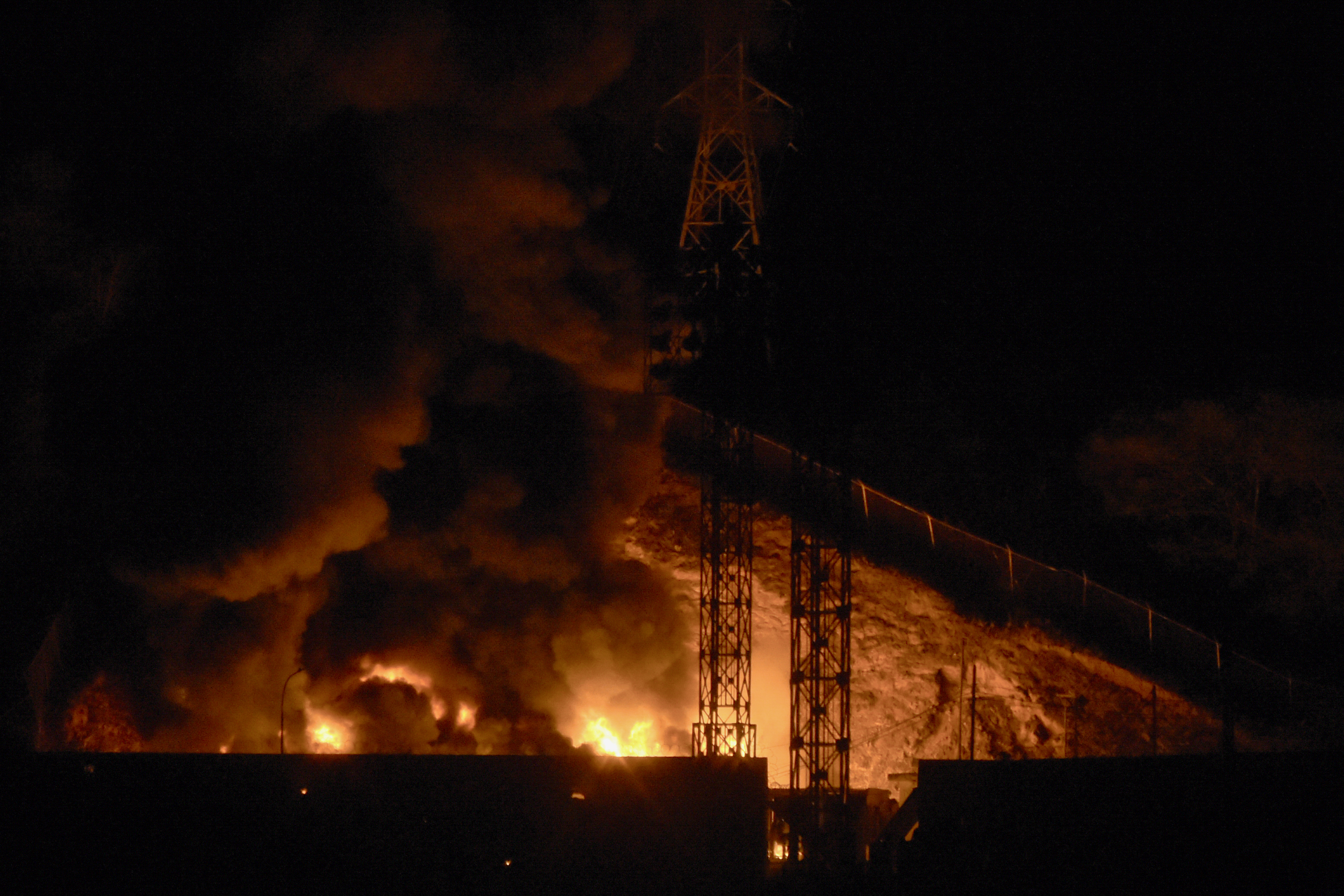 Picture of fire at Fuerte Tiuna, Venezuela's largest military complex