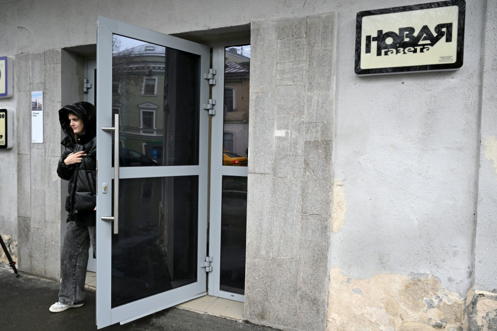 Independent Russian newspaper Novaya Gazeta shuts under Kremlin pressure
