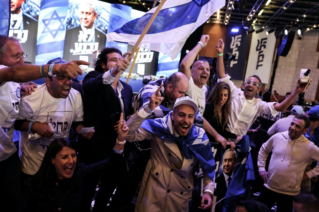 Supporters of Israeli Prime Minister Benjamin Netanyahu celebrate at the International Convention Centre in Jerusalem — John WESSELS / AFP