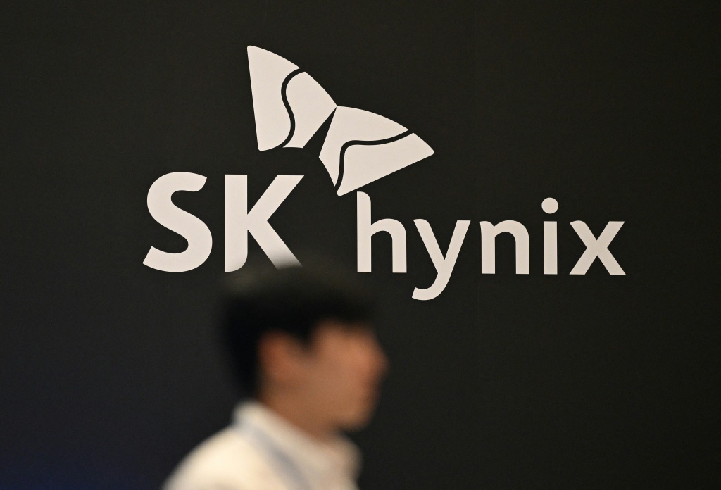 Seoul, Tokyo stocks plunge as Asia suffers fresh tech rout