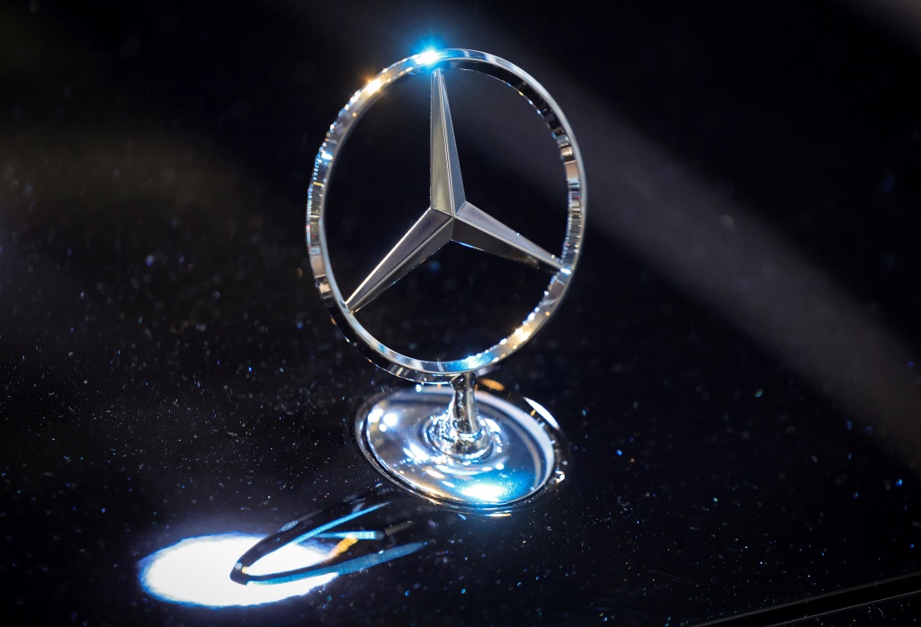 Mercedes-Benz cuts 2026 profit outlook on tough China market
