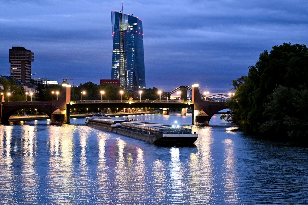 France's debt woes in focus as ECB meets