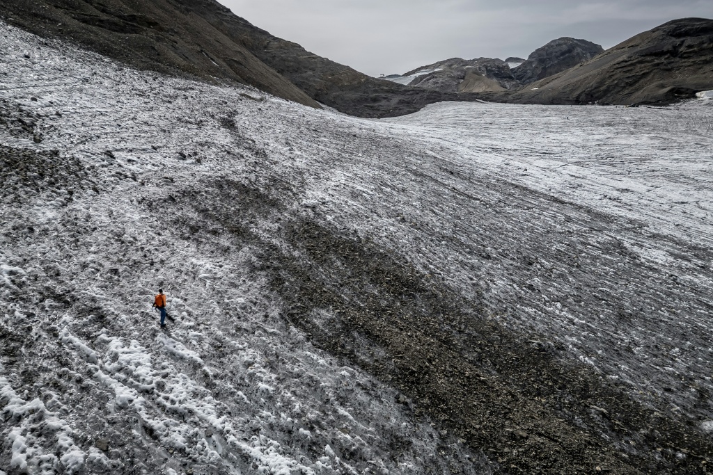 Switzerland's glaciers have lost a fifth of their mass in the last 20 years — Fabrice COFFRINI / AFP