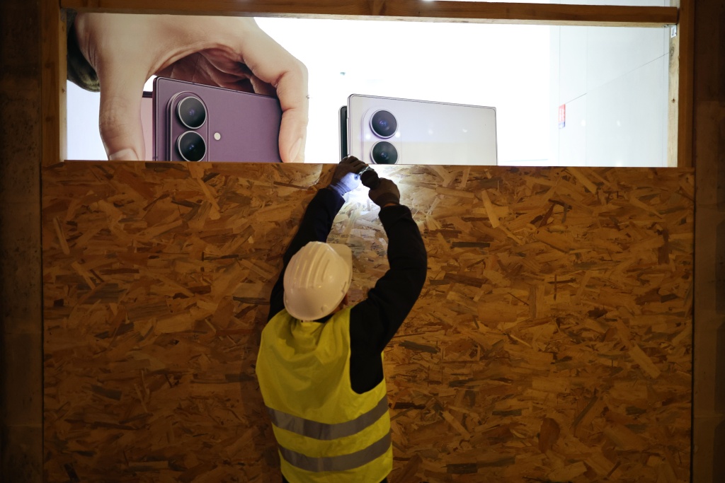 Shops such as this Samsung store in Paris were boarded up ahead of the expected demonstrations — SIMON WOHLFAHRT / AFP
