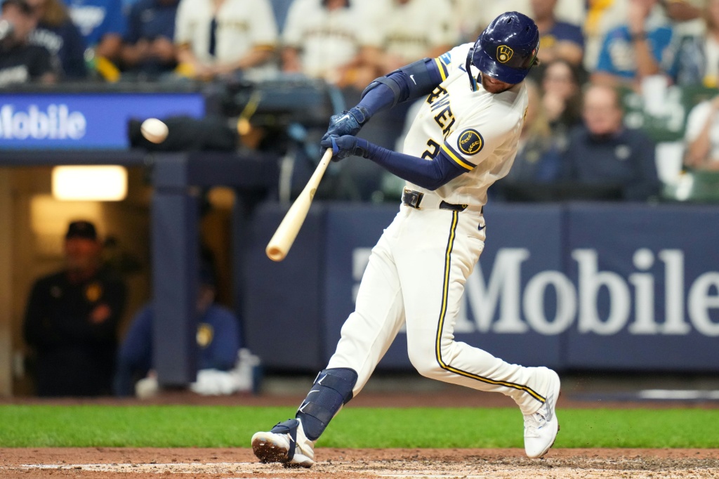 Brewers edge Dodgers 2-1 in National League Championship Series opener
