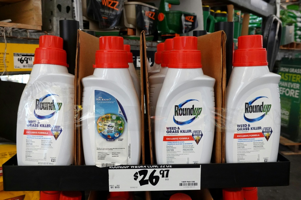 US jury hands win to Bayer in weedkiller cancer case