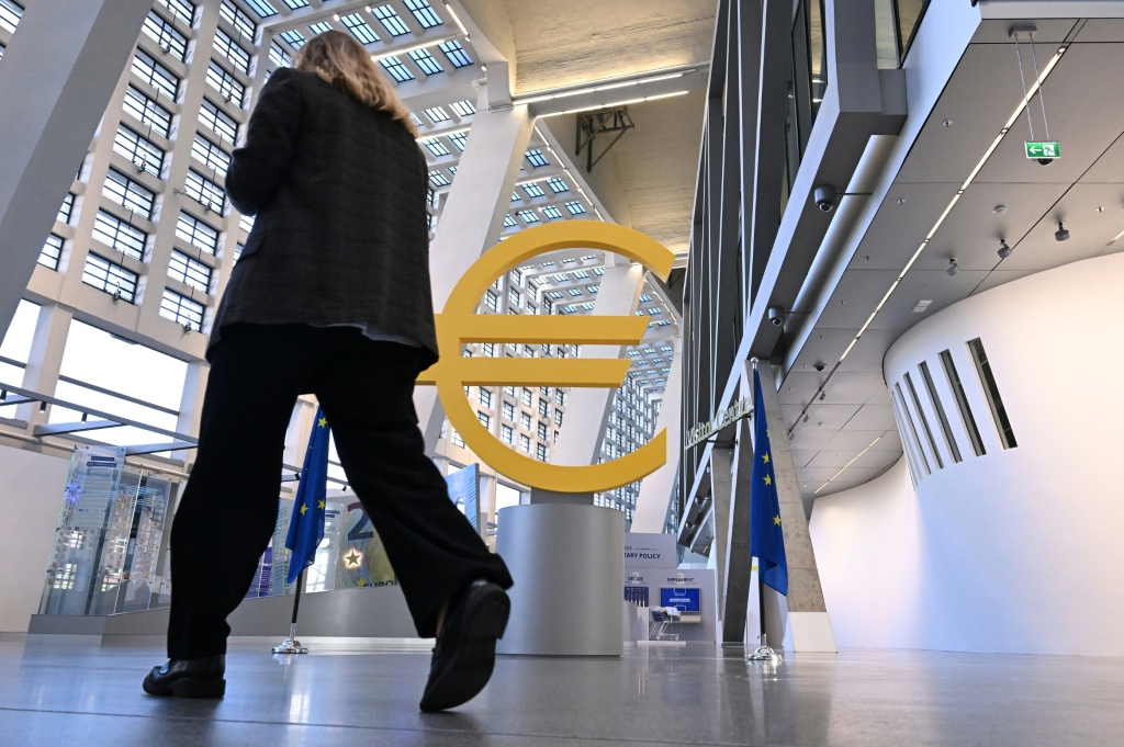 ECB holds rates steady after Lagarde says to quit early