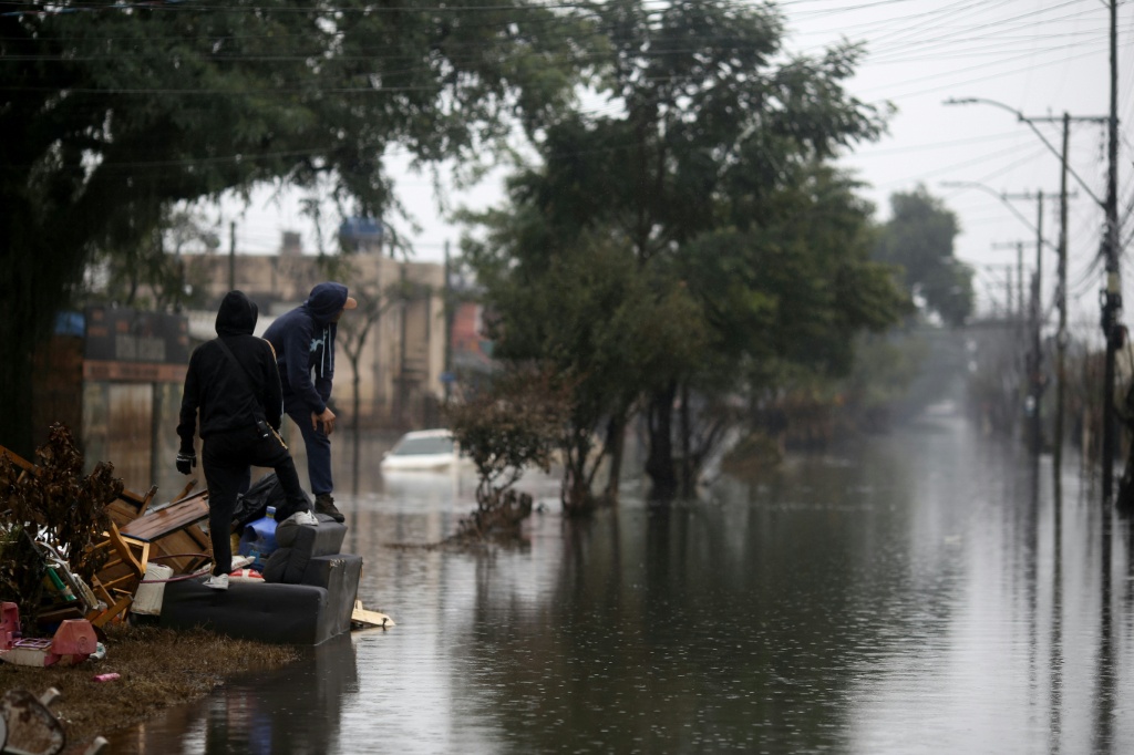 Le quartier de Sarandi, l'un des plus touchés par les inondations ayant frappé Porto Alegre, dans l'état brésilien de Rio Grande do Sul, le 27 mai 2024 — Anselmo Cunha / AFP