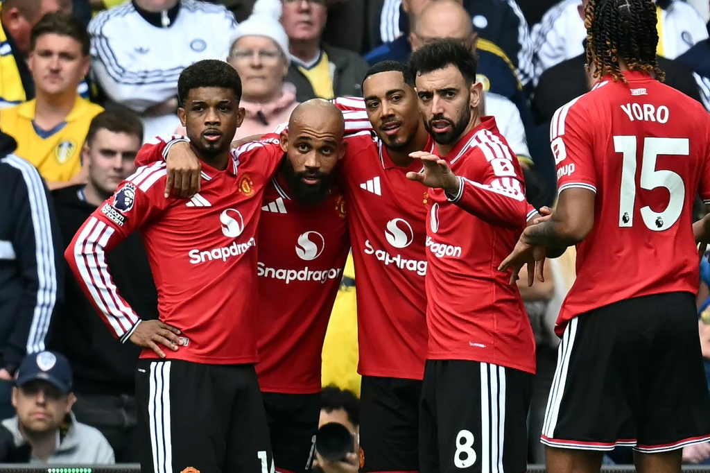 Man Utd draw at Leeds keeps pressure on Carrick
