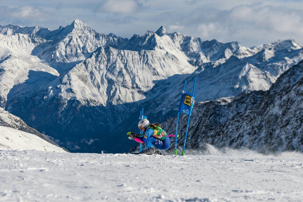 Moltzan upstages Shiffrin to win season-opening World Cup giant slalom