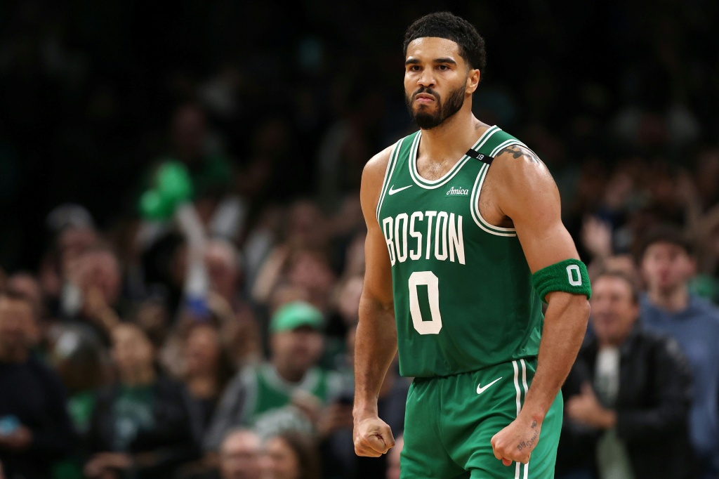 Tatum delivers as Celtics down winless Knicks