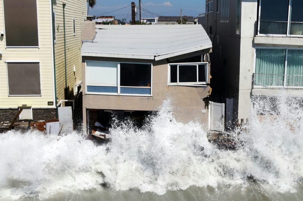 High tides of more than seven feet (2.1 meters) are expected to affect coastal communities and beachfront homes — David Swanson / AFP
