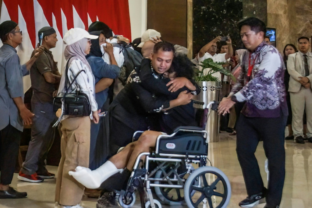Four Indonesian seamen return home after Somali pirate ordeal