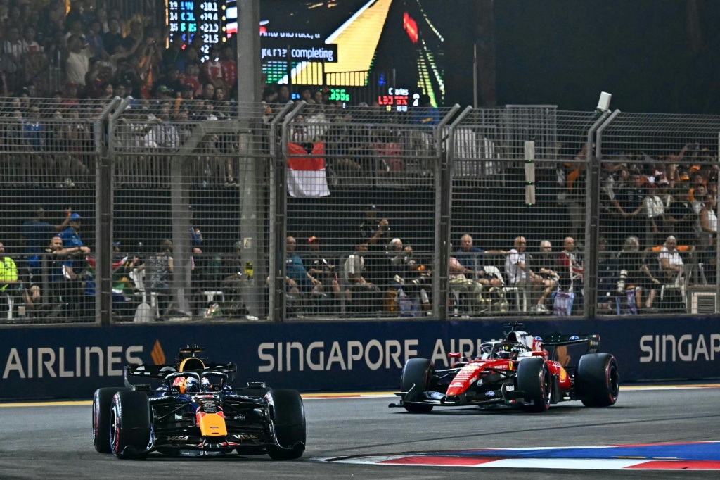 Max Verstappen leads Charles Leclerc during the Formula One Singapore Grand Prix at the Marina Bay Street Circuit — Lillian SUWANRUMPHA / AFP