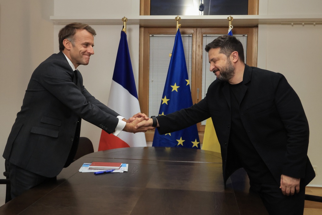 Asked if Trump was scapegoating him, Zelensky just smiled — Nicolas TUCAT / AFP