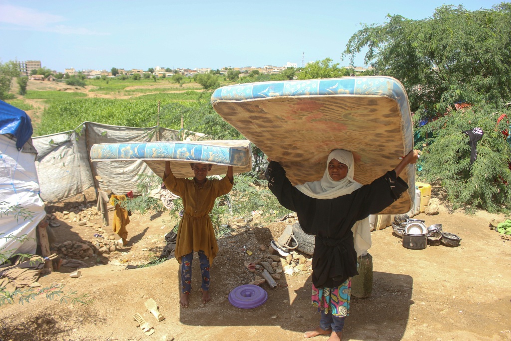 The renewed fighting has displaced 200,000 people according to the UN — Essa AHMED, Essa AHMED, Essa AHMED / AFP