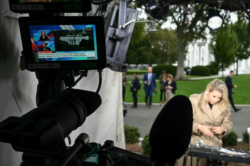 US Justice Dept probes TV networks over pool coverage: media