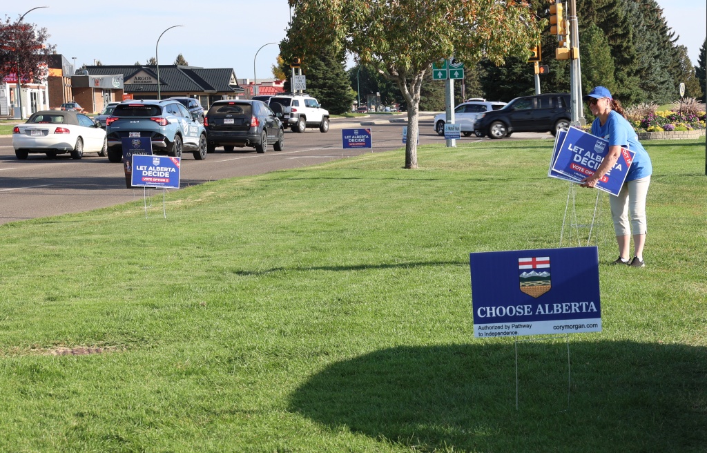 Separatist supporters have mobilized across Alberta in the run-up to Monday's non-binding vote on independence — ABED ZAQ / AFP