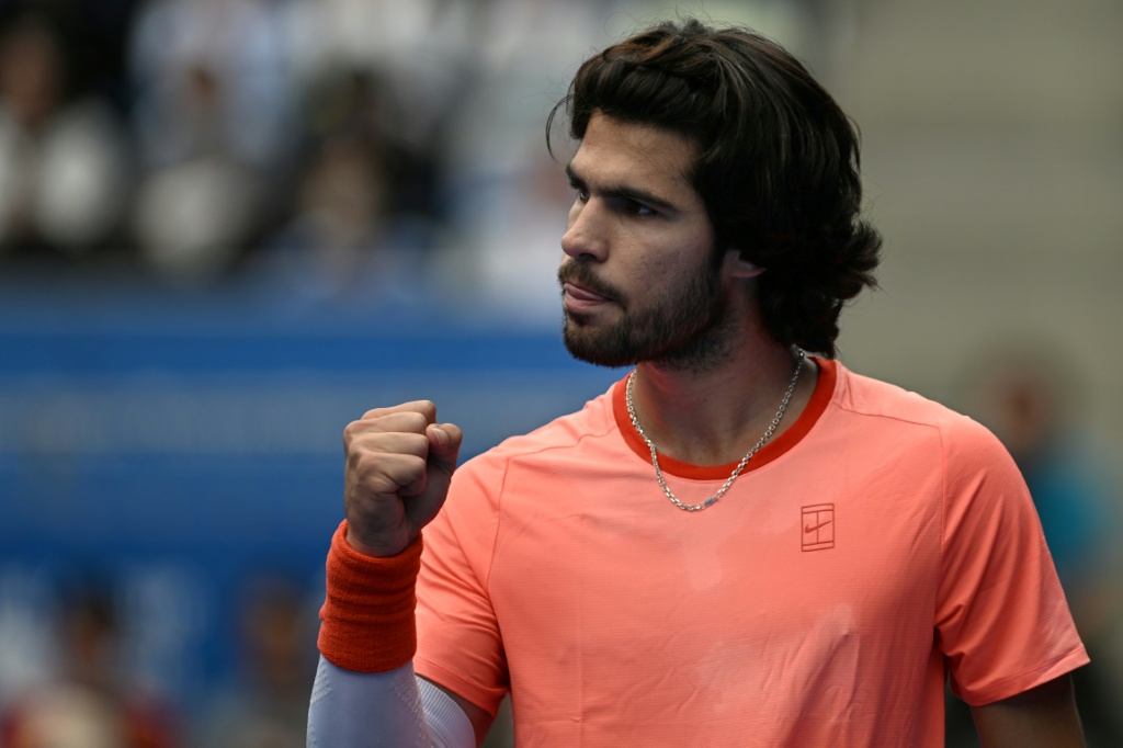 Alcaraz through to Japan Open semis after Shapovalov injury