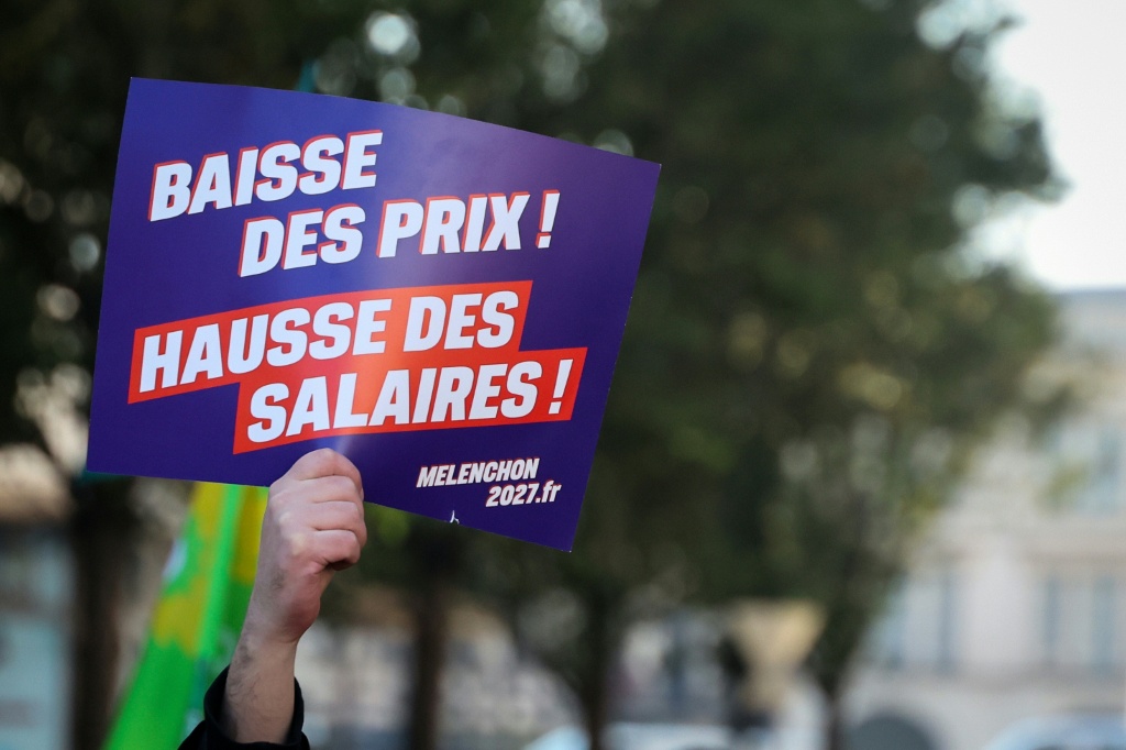 The protest movement brings together Yellow Vest activists, trade unions, and high school and university students — JULIEN DE ROSA / AFP