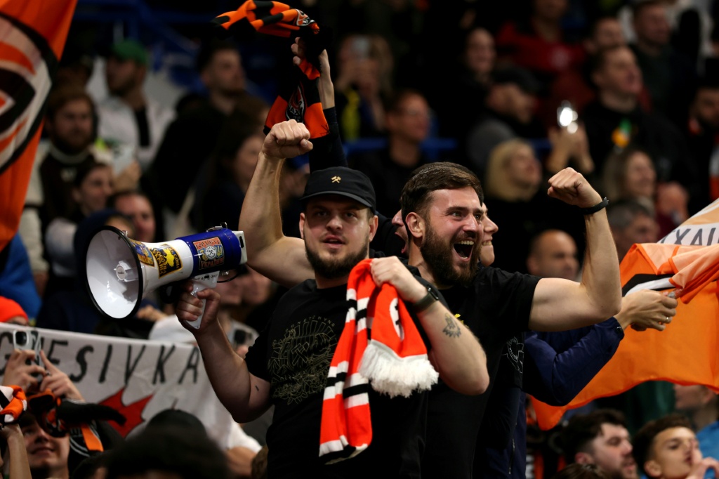 Shakhtar Donetsk fans enjoy the Ukrainian team's win over AEK Athens at Stamford Bridge — Adrian DENNIS / AFP