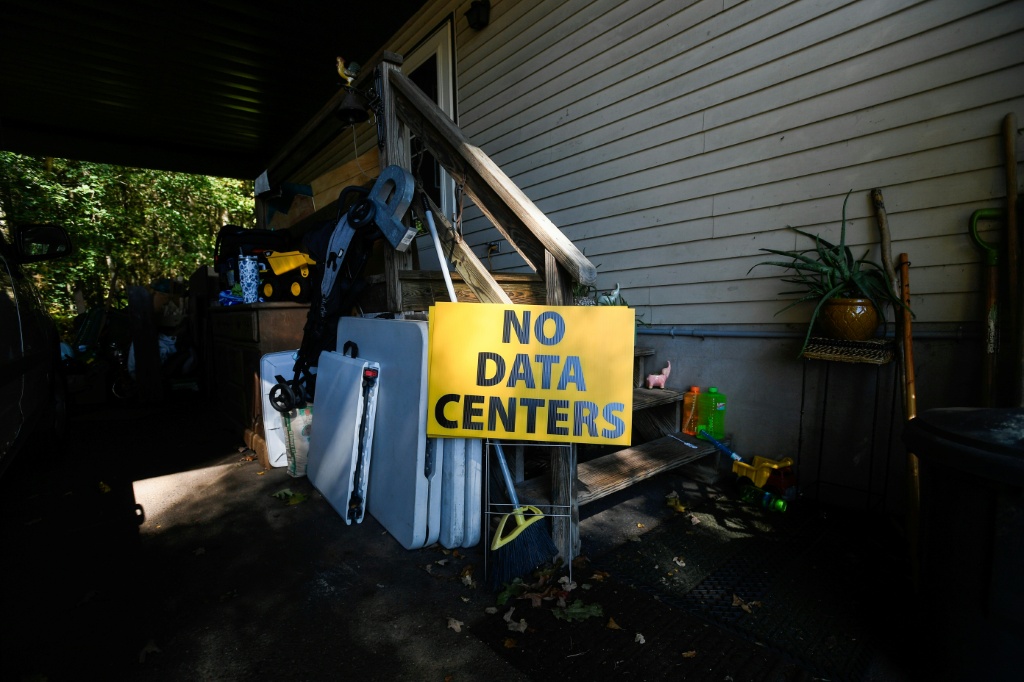 Eagle Rock Resort residents oppose the high-voltage power lines and data center proposed nearby — Matthew Hatcher / AFP
