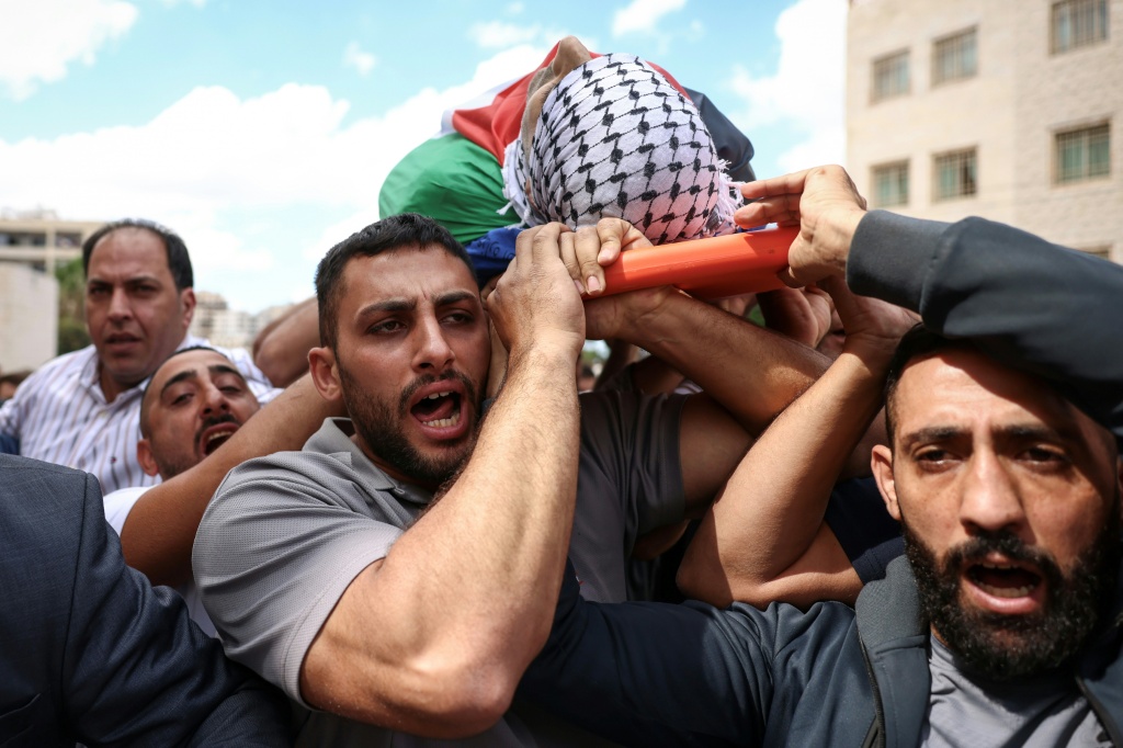 Israeli fire kills Palestinian in West Bank settler clash