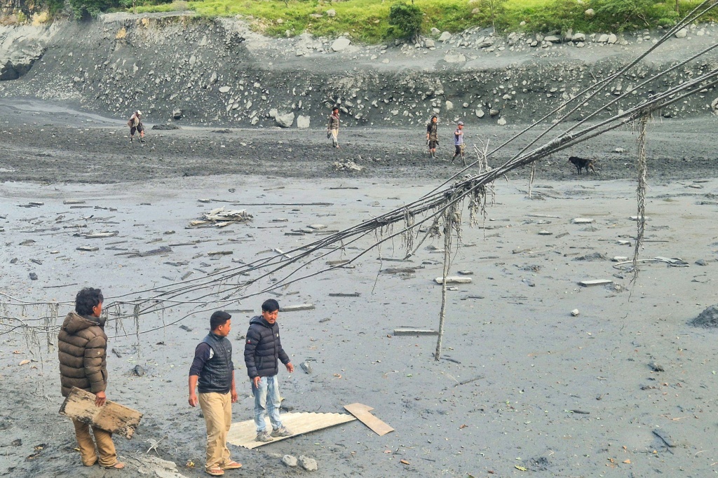 Nepal rescuers search for missing after flash flood