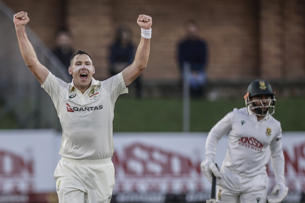 Boland sets pace as South Africa struggle