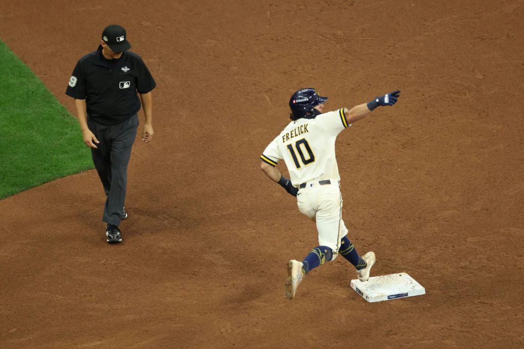 Comeback kings Brewers down Rays to take 2-0 World Series lead