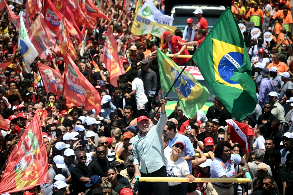 A Datafolha institute poll this week showed the candidates tied with 50 percent of voting intentions each — MAURO PIMENTEL / AFP