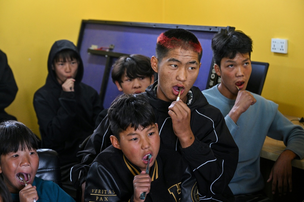 Children learn about oral hygiene in Ulaanbaatar — Hector RETAMAL / AFP