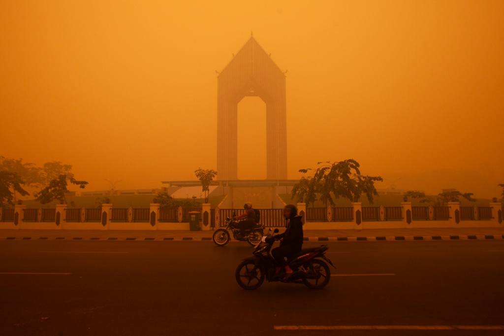 Haze turns Indonesia skies orange, shuts schools in East Timor