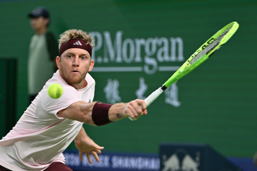 Zverev stunned by Davidovich Fokina in Shanghai semi-finals