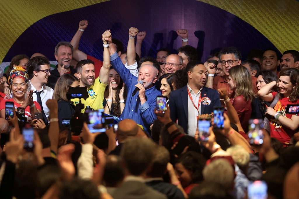 Lula's re-energized campaign to the cry of 'Never Again Bolsonaro', urging people to go out and vote, saw the abstention rate fall from 21 percent to 19 percent in the runoff — Miguel SCHINCARIOL / AFP