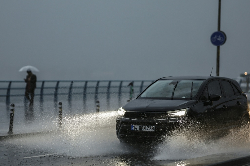 Two dead as Istanbul endures heaviest rainfall in 80 years