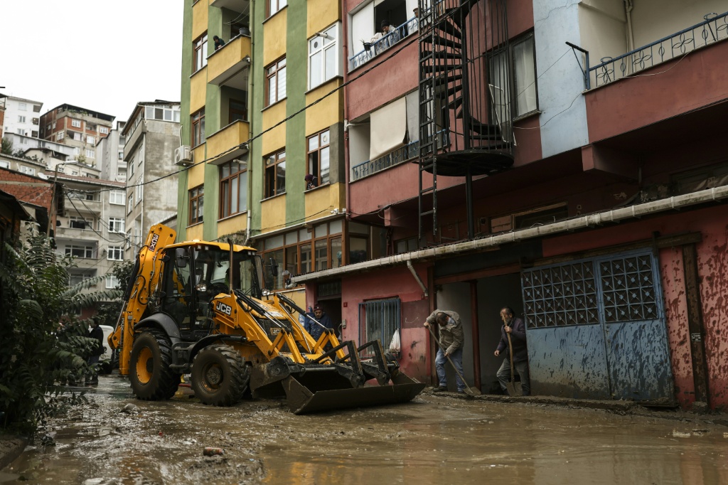 As the torrential rains eased, Istanbul began a massive cleanup operation — BERK OZKAN / AFP
