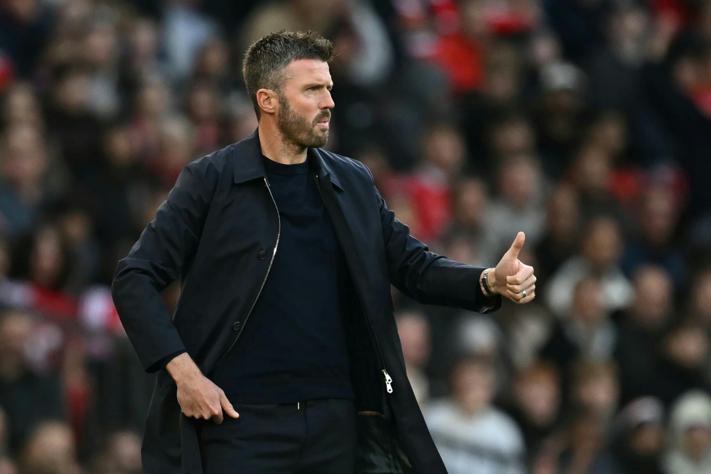 Carrick demands more 'streetwise' Man Utd after Spurs setback