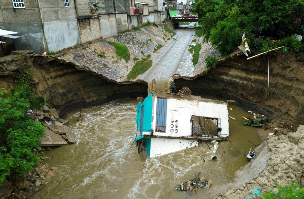 Heavy rains ahead of the storm led to a landslide that destroyed a house in Acapulco — Francisco Robles / AFP