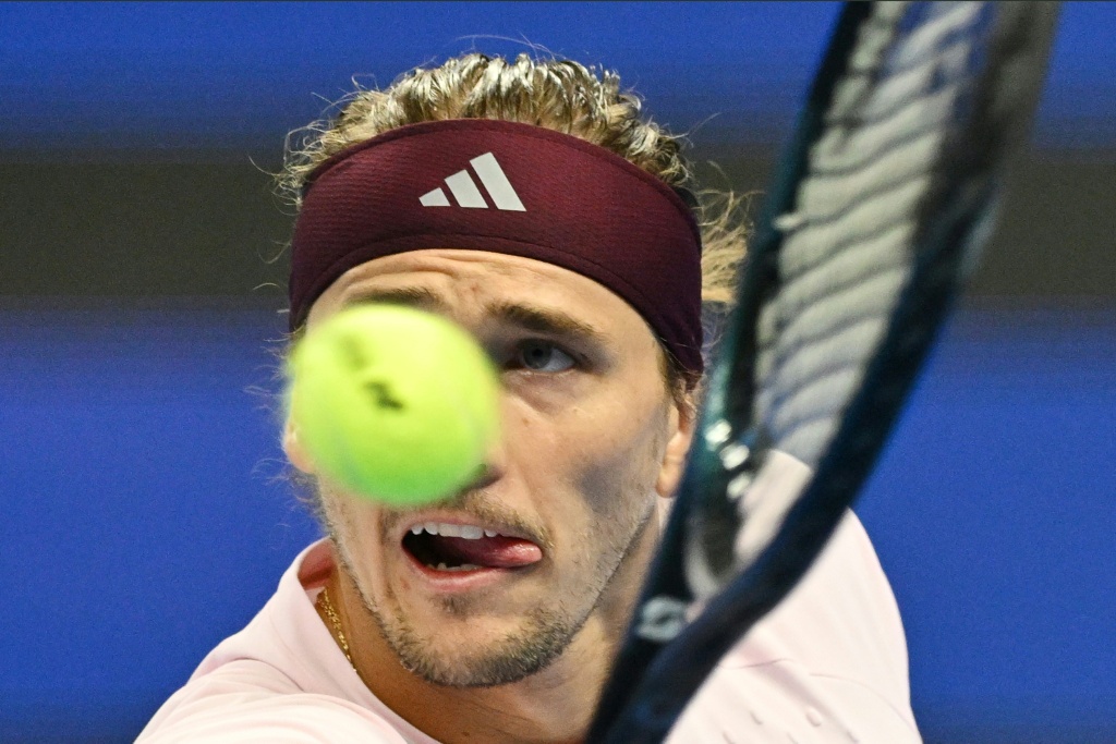 Zverev thrashes Shang to set up Djokovic quarter-final at China Open