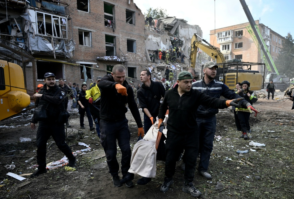 Emergency services had hopes of finding survivors in the rubble — Genya Savilov / AFP