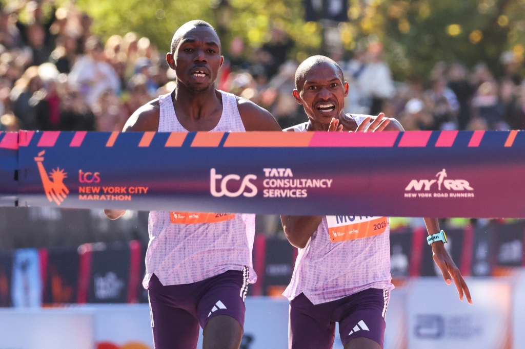 Reigning champs chase history in New York Marathon
