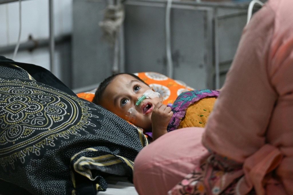 Bangladesh measles crisis 'warning sign' of other outbreaks: report