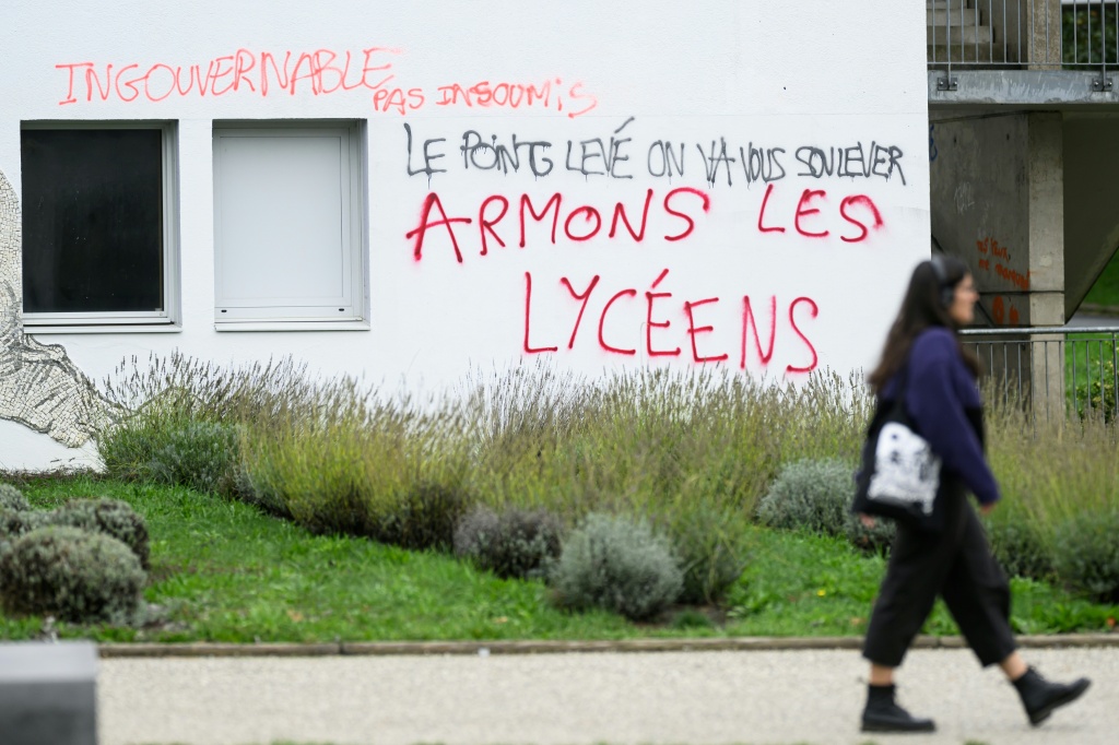 Activist Thunberg joins France student rally after violence at protests